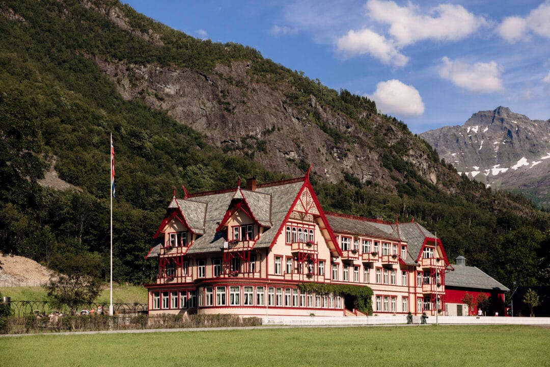 Hotel Union Oye Front View Outside